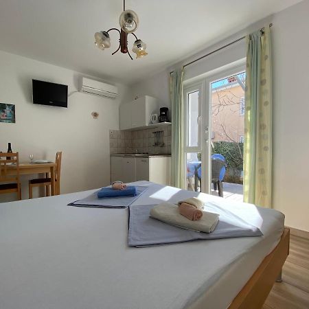 Guest House Dijana Кърк Екстериор снимка