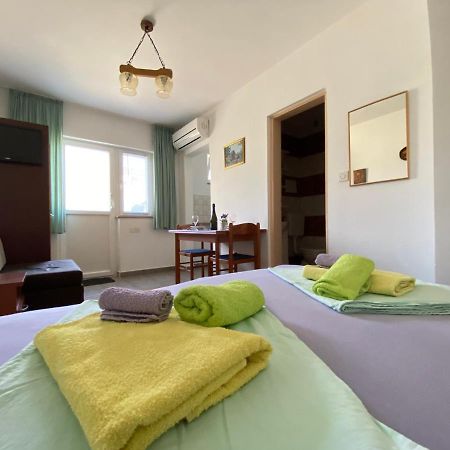 Guest House Dijana Кърк Екстериор снимка