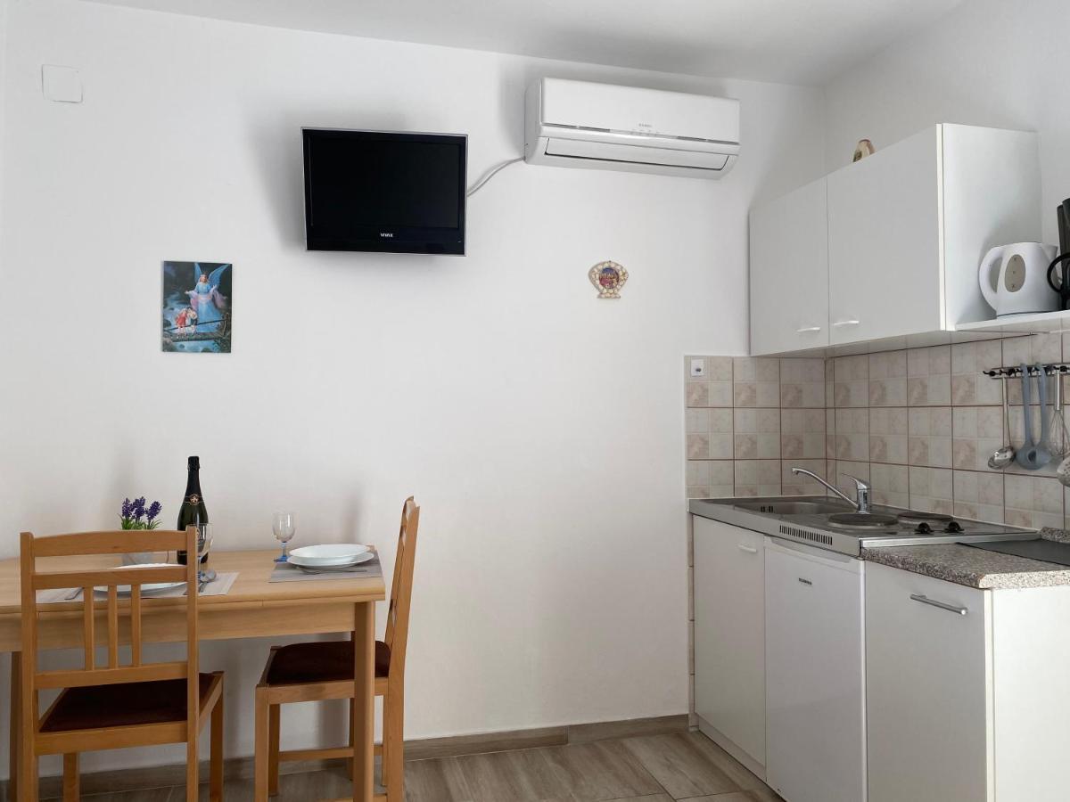 Guest House Dijana Кърк Екстериор снимка