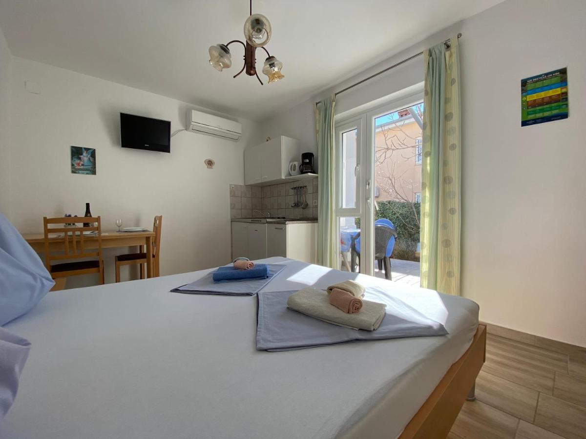 Guest House Dijana Кърк Екстериор снимка