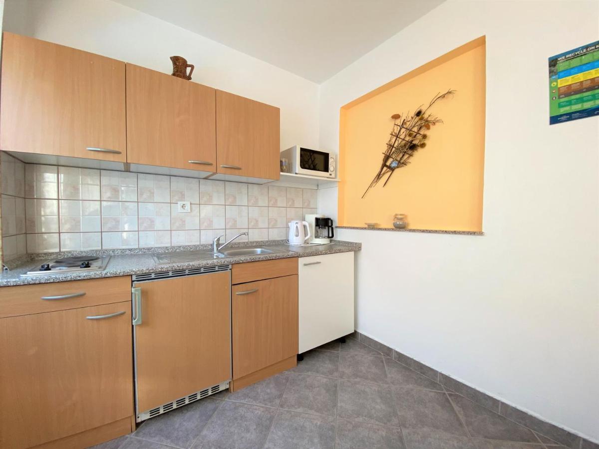 Guest House Dijana Кърк Екстериор снимка