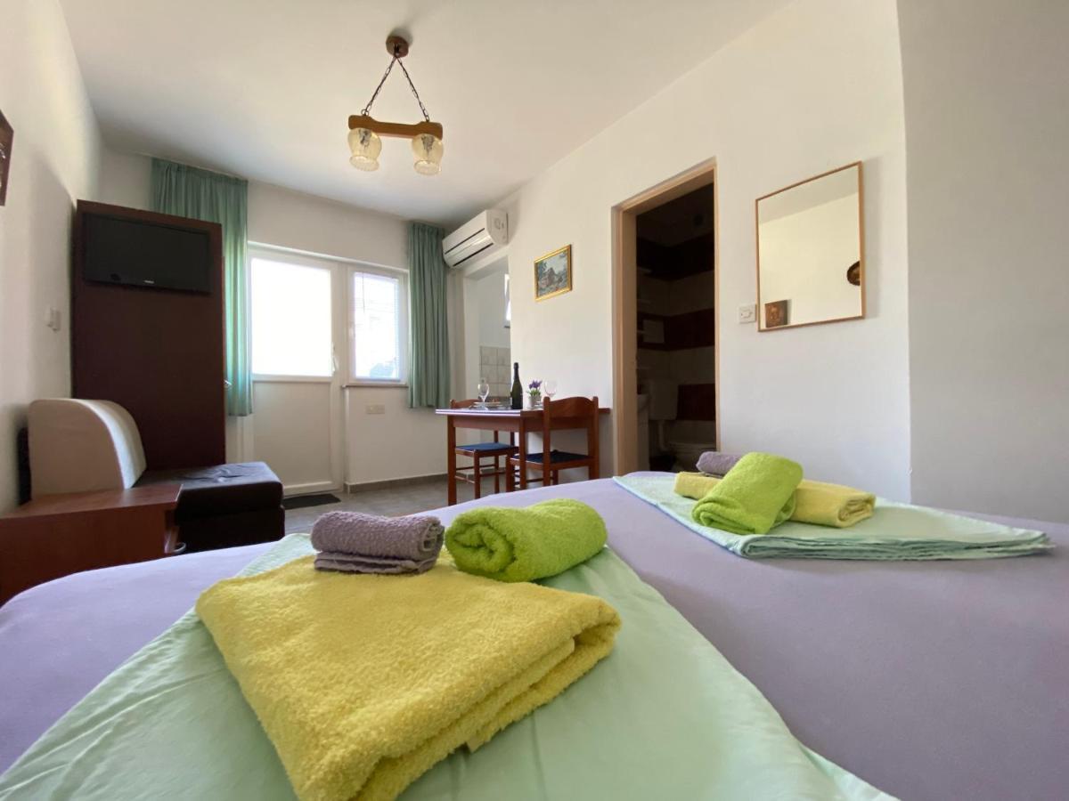 Guest House Dijana Кърк Екстериор снимка