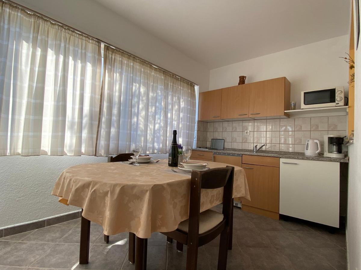 Guest House Dijana Кърк Екстериор снимка