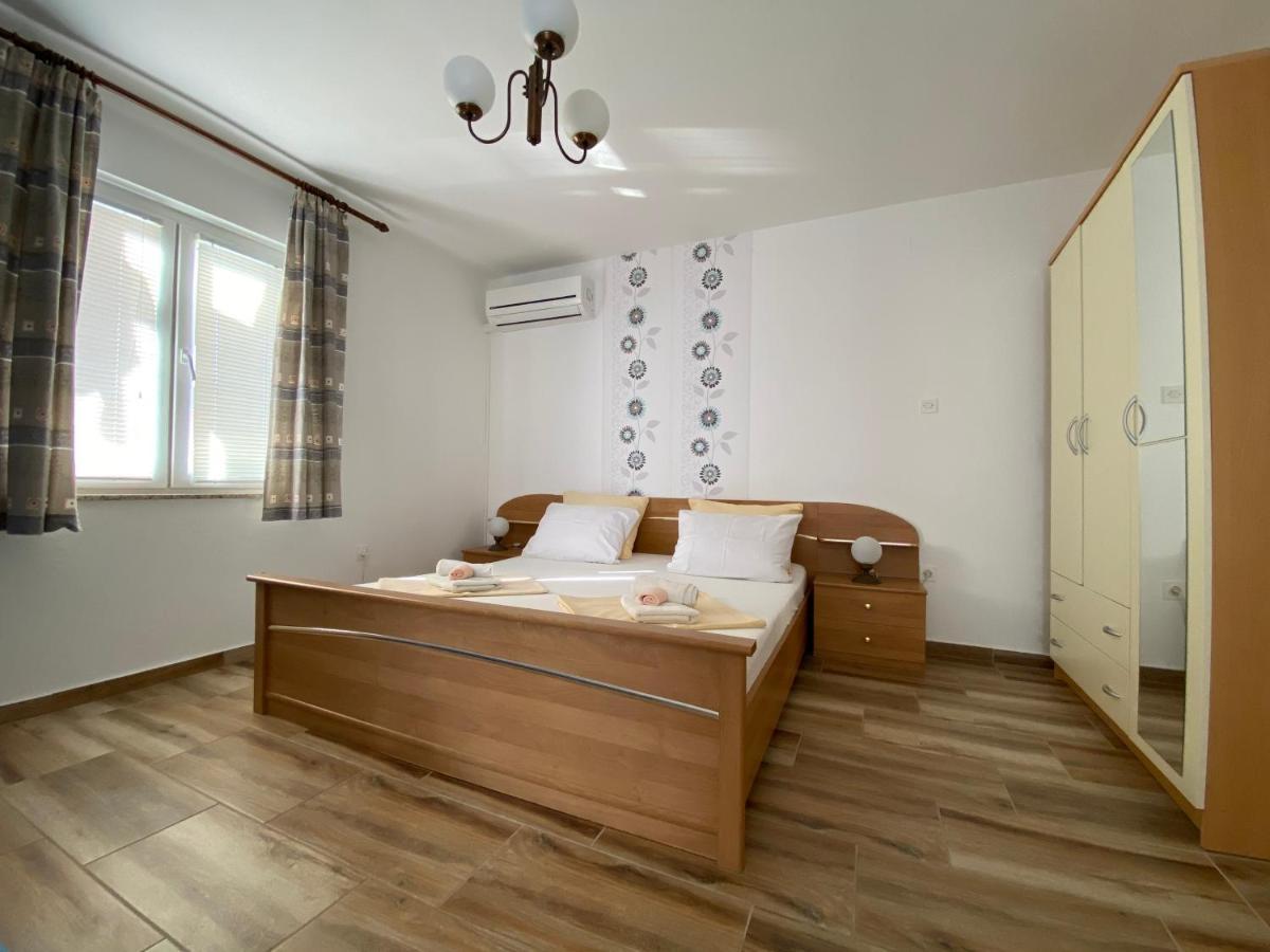 Guest House Dijana Кърк Екстериор снимка
