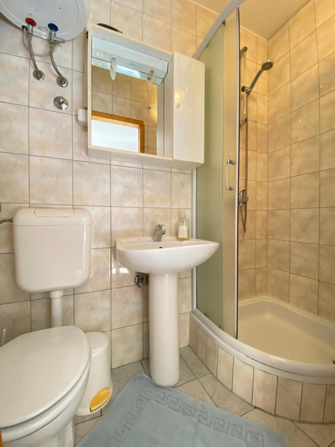 Guest House Dijana Кърк Екстериор снимка