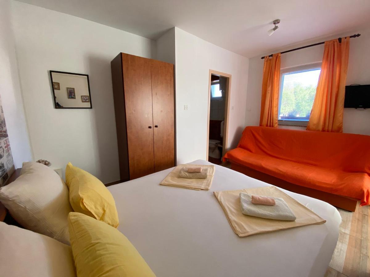 Guest House Dijana Кърк Екстериор снимка