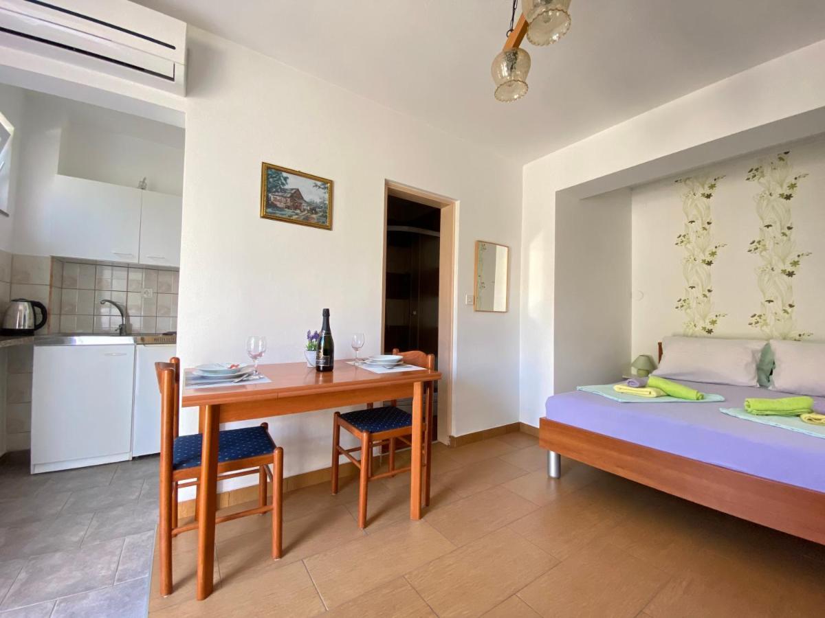 Guest House Dijana Кърк Екстериор снимка