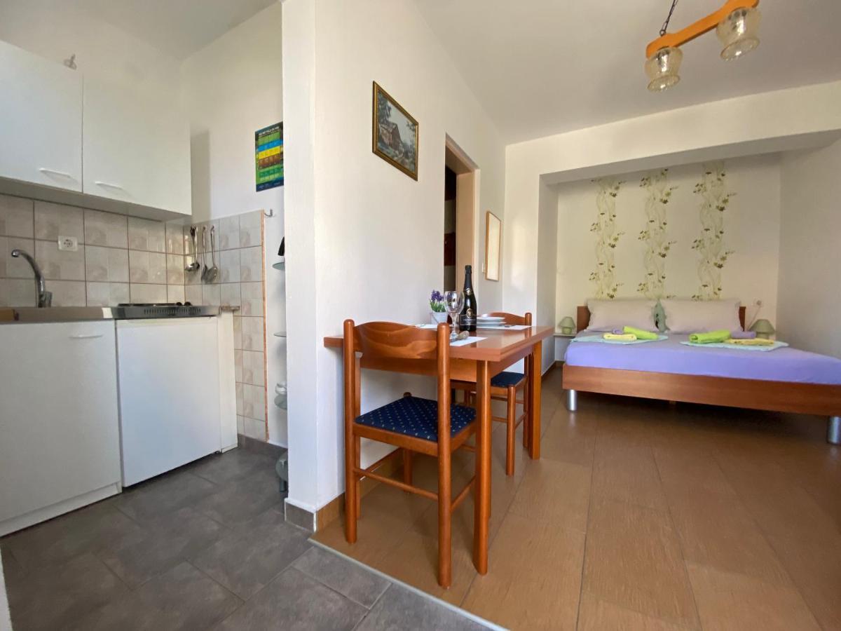 Guest House Dijana Кърк Екстериор снимка