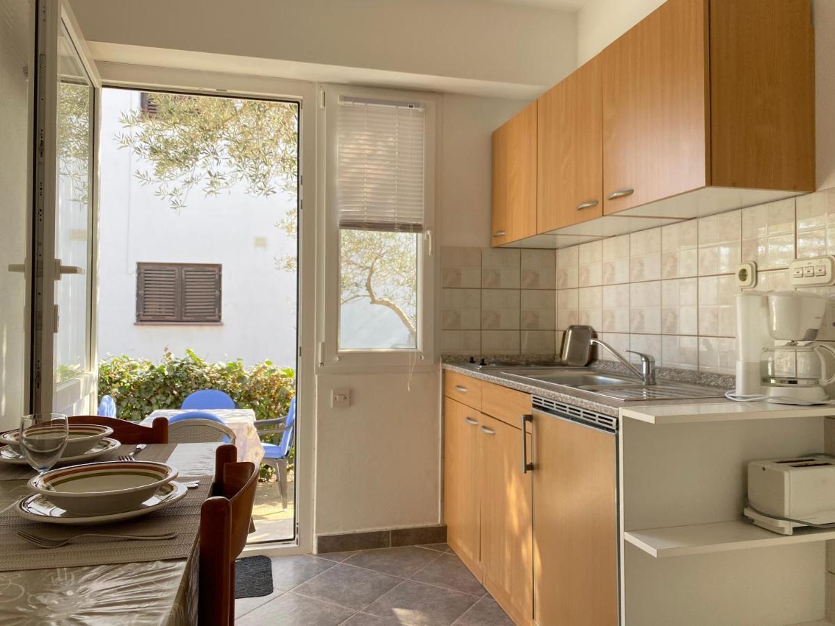 Guest House Dijana Кърк Екстериор снимка