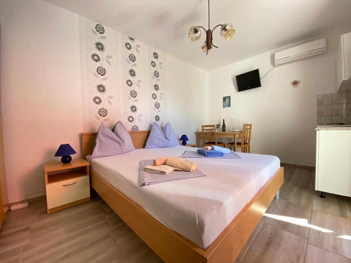 Guest House Dijana Кърк Екстериор снимка