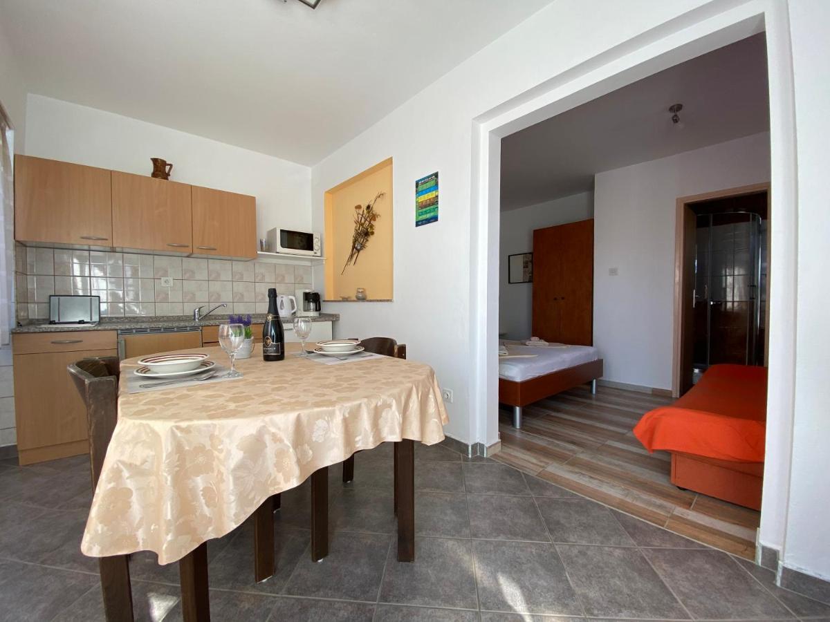 Guest House Dijana Кърк Екстериор снимка