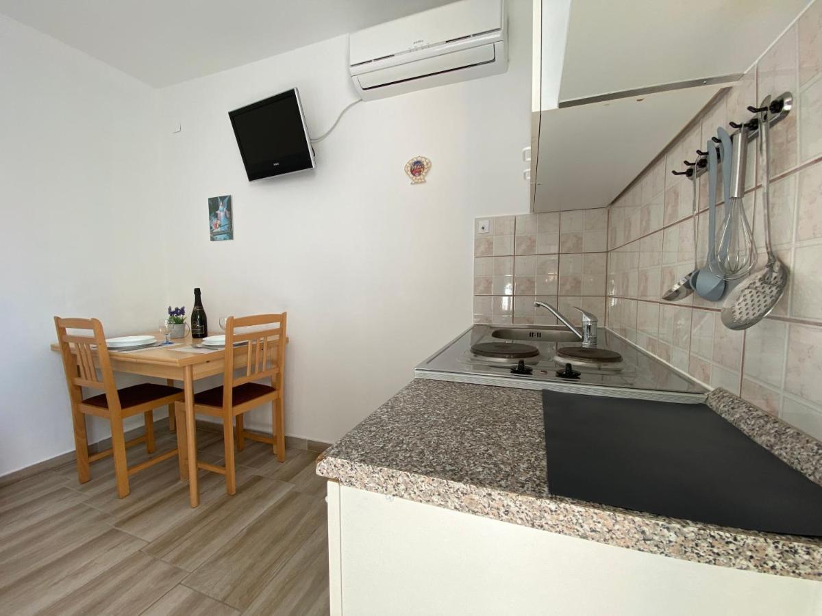 Guest House Dijana Кърк Екстериор снимка
