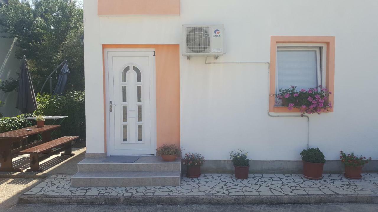 Guest House Dijana Кърк Екстериор снимка