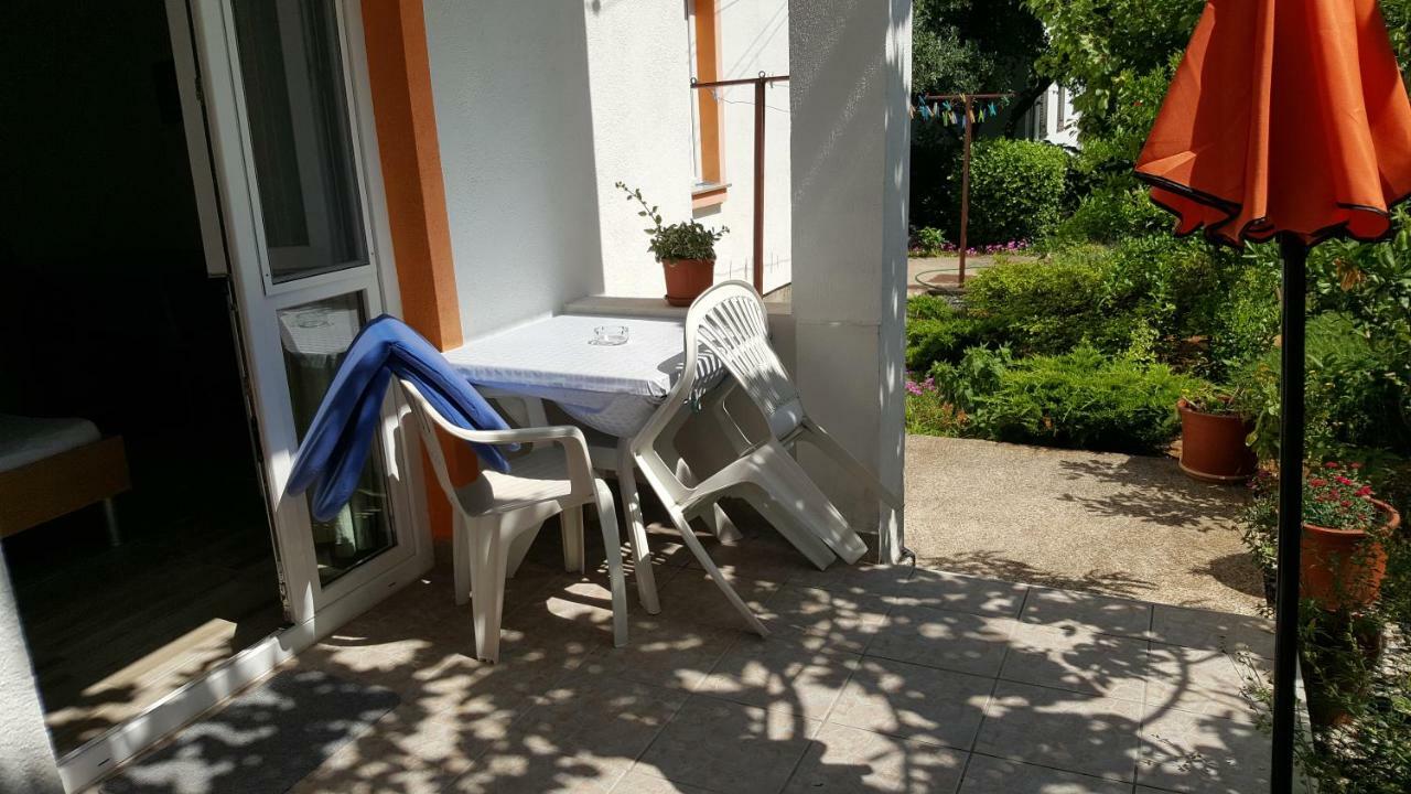 Guest House Dijana Кърк Екстериор снимка