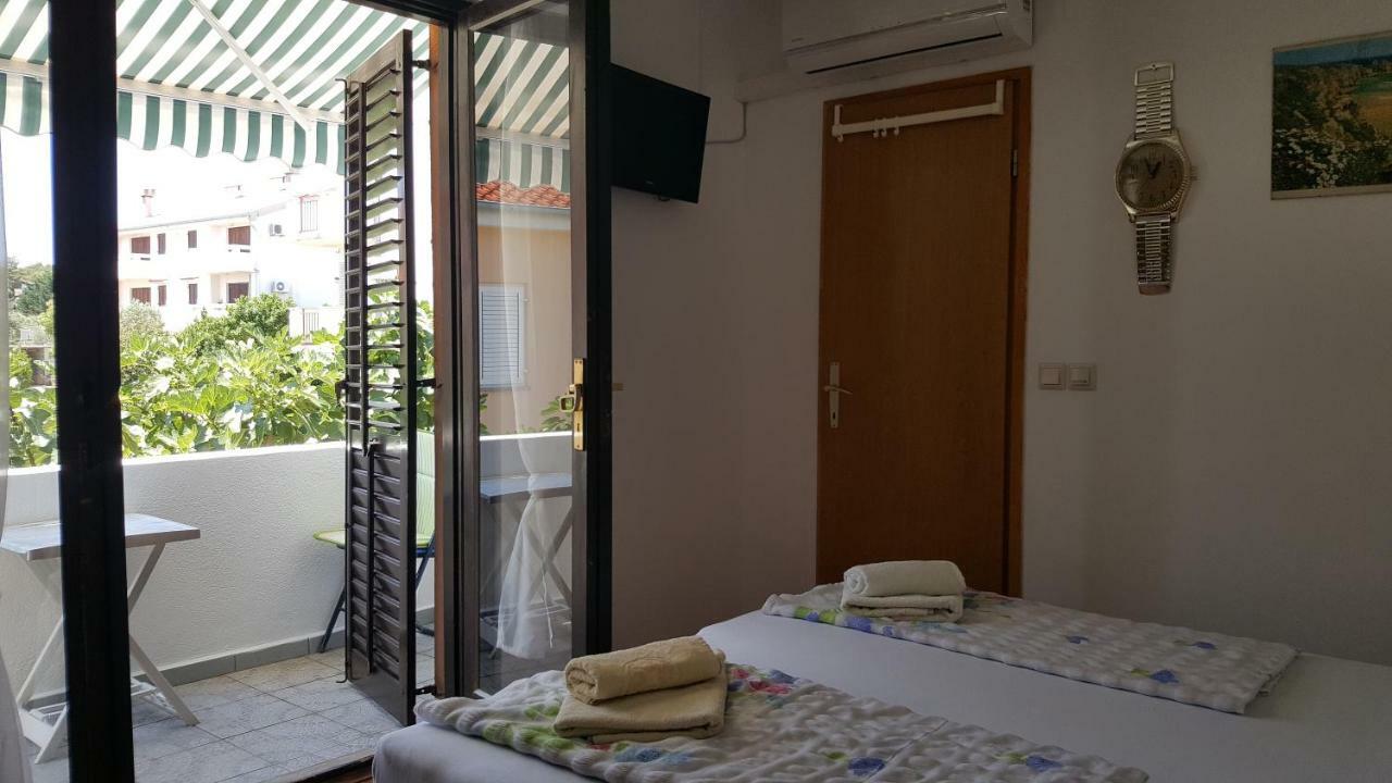 Guest House Dijana Кърк Екстериор снимка